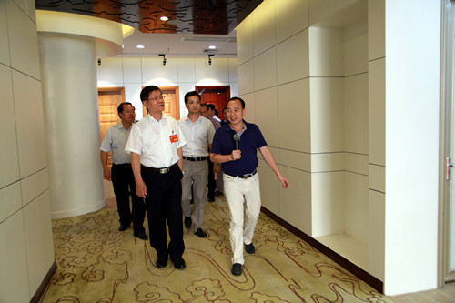 自治区政协副主席彭钊率领视察团到平果县视察