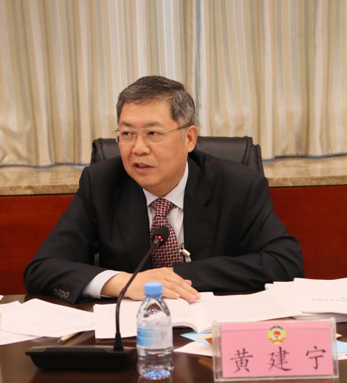 黄建宁参加中共、总工会界别分组讨论
