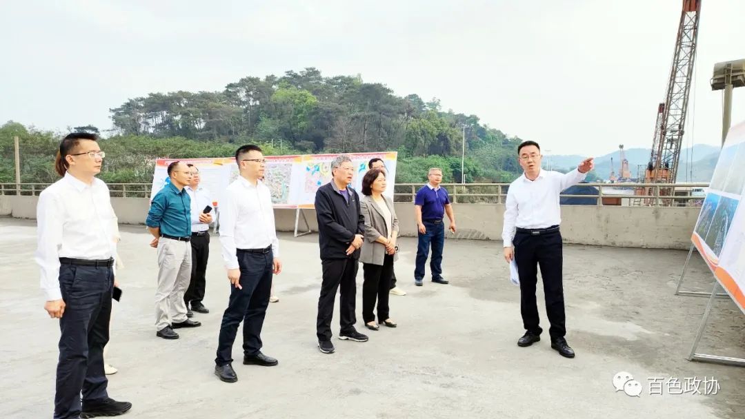 调研组在平果市旺江码头调研.jpg