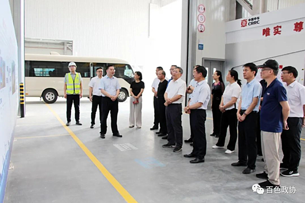 图为联合视察组到中车新能源装备产业基地视察。.png