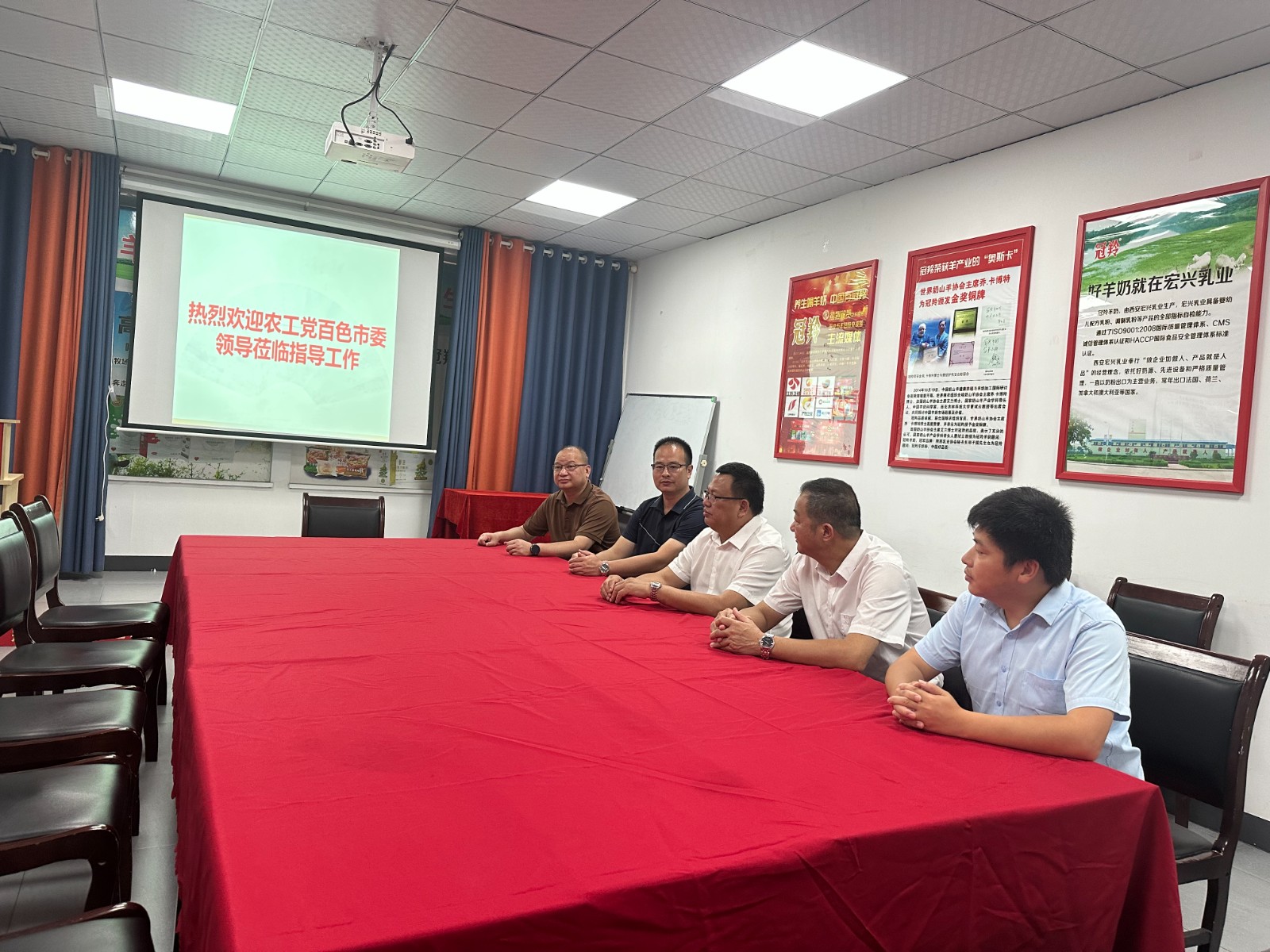 图为到百色华康商贸有限公司开展走访活动.jpg