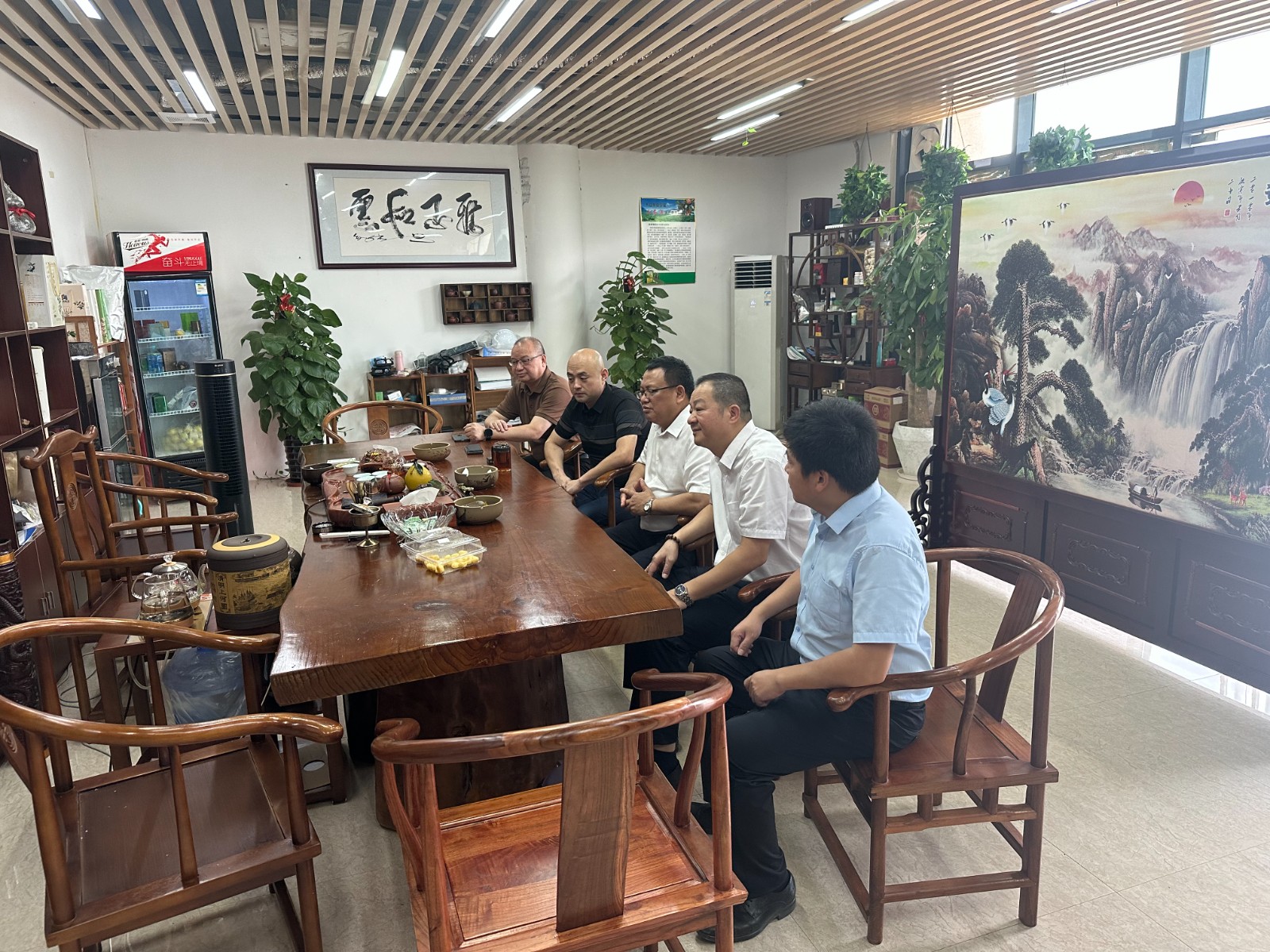 图为到百色世诚建筑工程有限公司开展调研.jpg