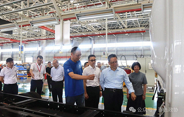 考察组在广西玉柴新能源汽车有限公司.jpg