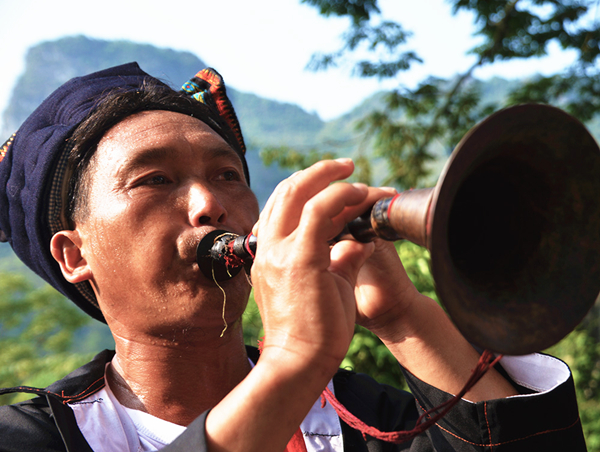 唢呐声声迎客来