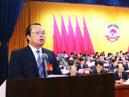 周炳群在政协第四届百色市委员会第一次会议上作常委会工作报告