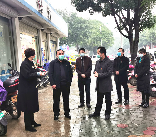 翟冰走访看望抗击防疫一线