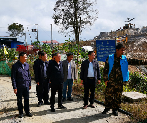 黄建宁到那坡县开展脱贫攻坚挂牌作战工作