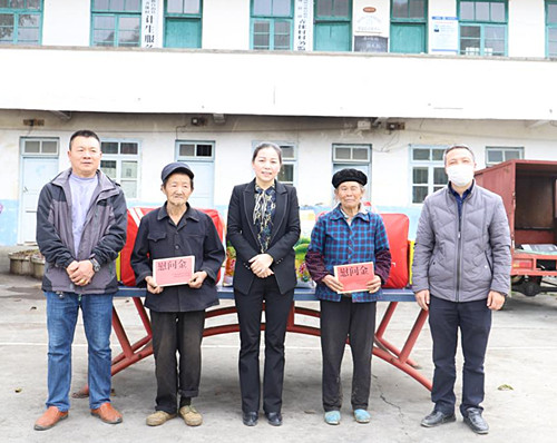 陈晓慧佳节情系老百姓走访慰问暖人心