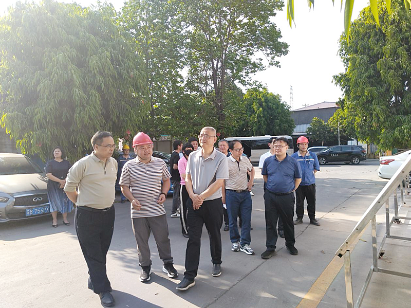 考察组在广西锋华环保有限公司考察.png