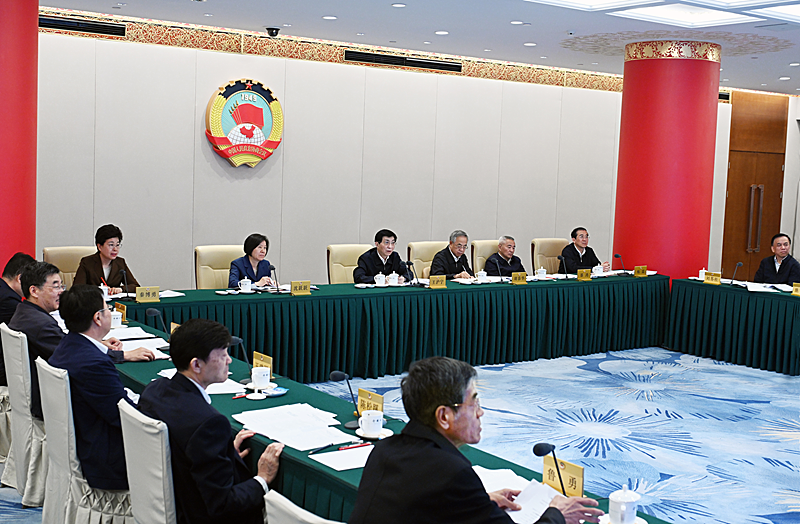 5月23日,全国政协在北京召开远程协商会,中共中央政治局常委、全国政协主席王沪宁主持会议。 人民政协报记者 姜贵东 摄.png