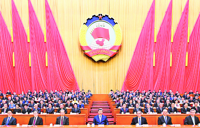 3月4日下午，中国人民政治协商会议第十四届全国委员会第四次会议在北京人民大会堂开幕。这是习近平、李强、赵乐际、蔡奇、丁薛祥、李希、韩正在主席台就座。□新华社记者 燕 雁 摄.png