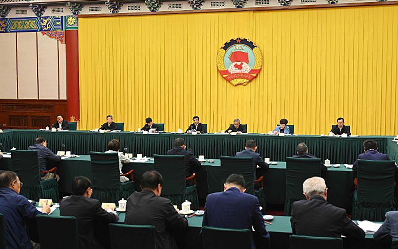 5月8日，十四届全国政协第四十四次双周协商座谈会在北京召开，中共中央政治局常委、全国政协主席王沪宁主持会议。人民政协报记者 姜贵东 摄.png